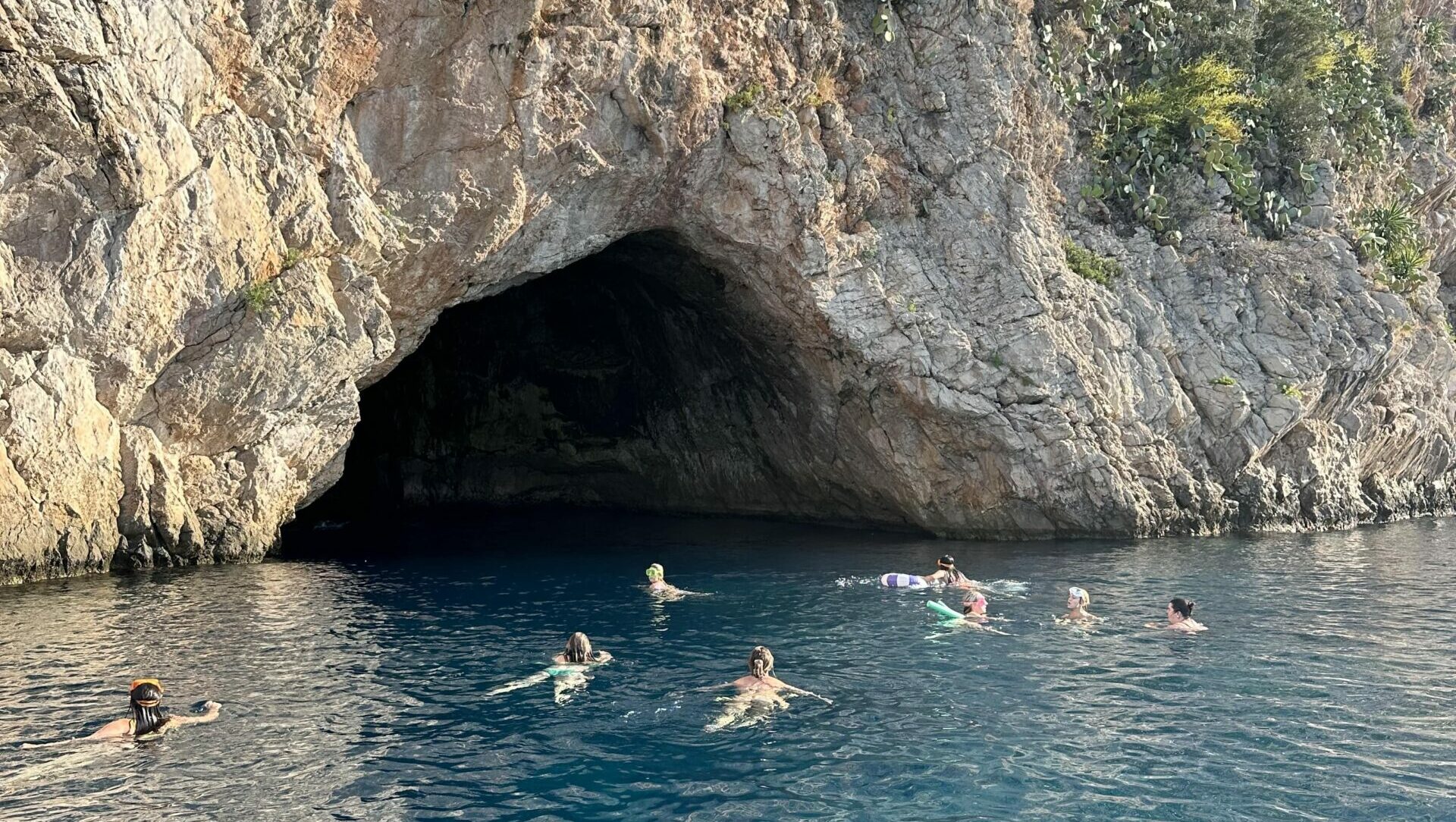 balade-en-mer-boat-trip-Nice-nissa-croisieres-mala-cave-scaled-1-e1759055463127.jpeg